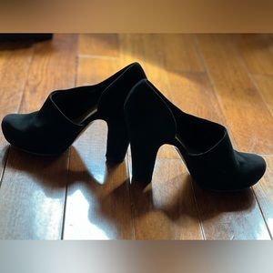 US size 8 Chie Mihara black suede 3 inch heels in very good condition.